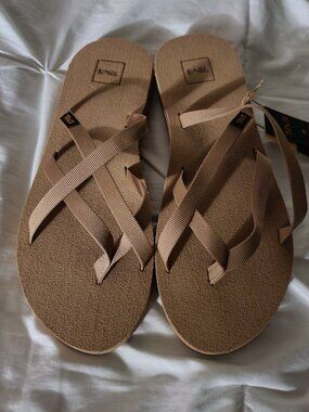 Teva Olowahu Flip-Flops NWT